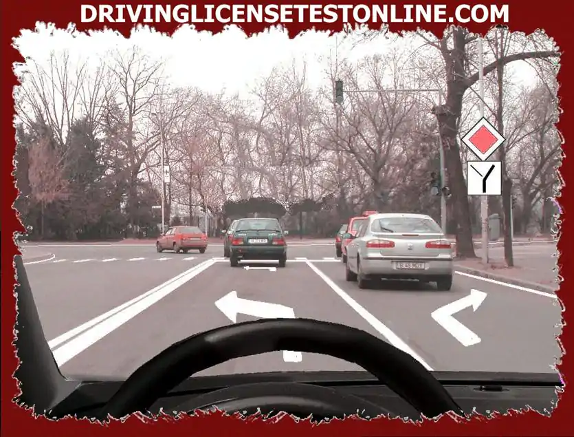 Co zrobić, jeśli jedziesz lewym pasem, mimo że zamierzasz skręcić w prawo ?