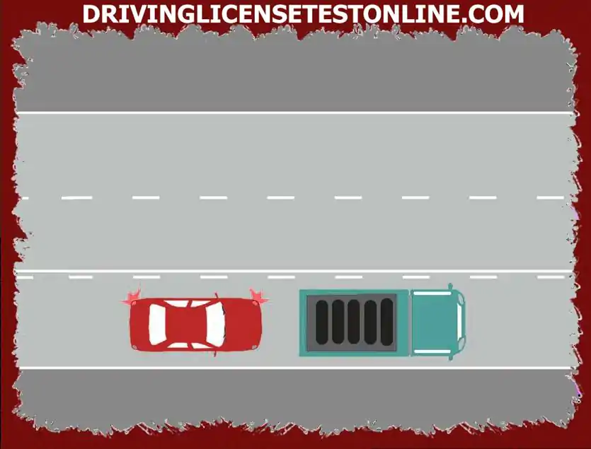 Bạn có thể vượt trong tình huống này nếu ngồi sau tay lái của ô tô ?