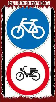 Com a ciclista, podeu esperar que conduïu-vos en moto per la pista ciclable marcada amb ?