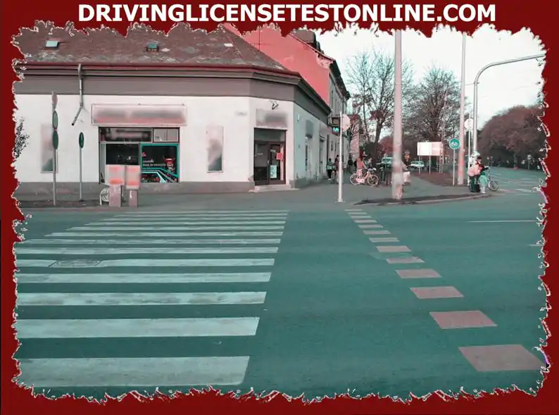 A la intersecció que es mostra a la imatge, on hauria de creuar el ciclista ?