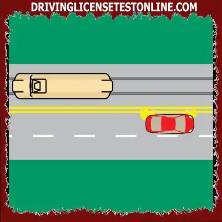 Khi nào bạn có thể lái xe băng qua hai vạch màu vàng trên đường xe điện ?