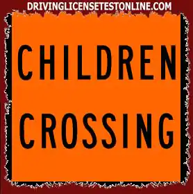 Encuentra un cruce de emú con banderas rojas de 'Cruce de niños' mostradas . Es seguro ir . ¿Qué tan rápido puede conducir por aquí ?