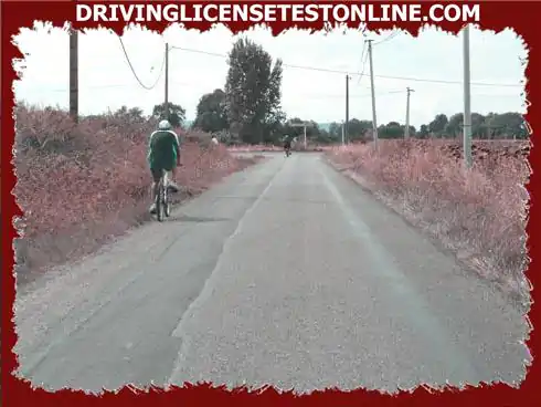 Denna cyklist är väl placerad på vägen :