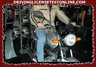 Dviračiu motociklu neteisinga vairuotojo padėtis gali pavojingai pakišti pakuotės...