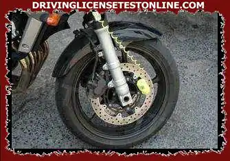 A pressão dos pneus das motocicletas deve ser verificada regularmente.