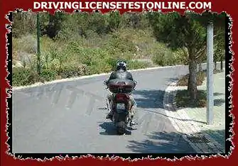 Aracı daha iyi kontrol edebilmek için virajlarda bulunan motosiklet sürücülerine...