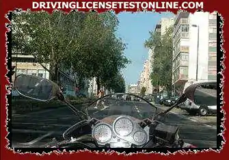 Városi vezetés közben a motorosoknak: