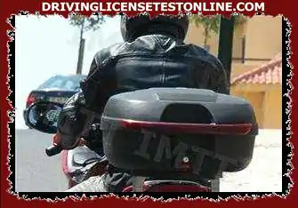 Возач мотоцикла треба да носи рукавице које...