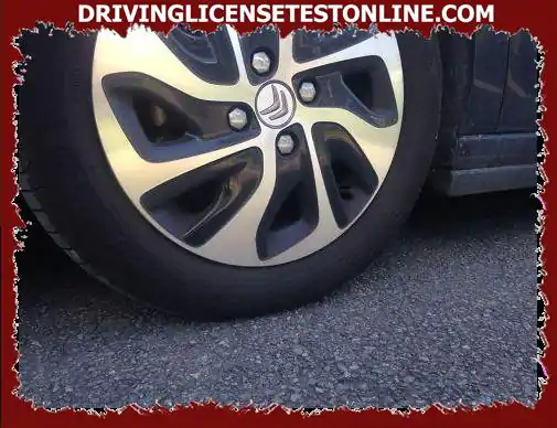 Шофирането с недостатъчно напомпани гуми може да причини: лошо управление
