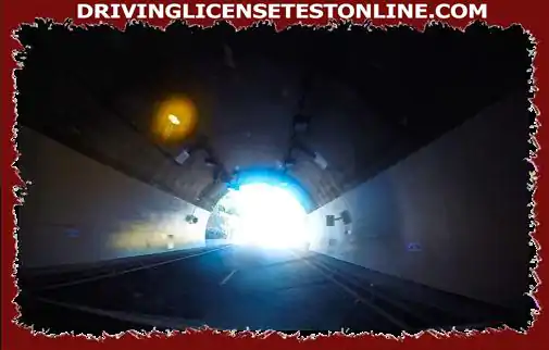 Al salir de este túnel, para evitar el efecto agujero negro, debo