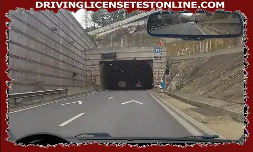 터널에서 서로 뒤따르는 두 차량 사이의 최소 간격은 서까래로 표시됩니다.
