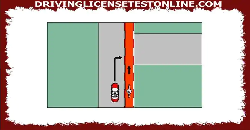 Vodič červeného auta chce odbočiť doprava .