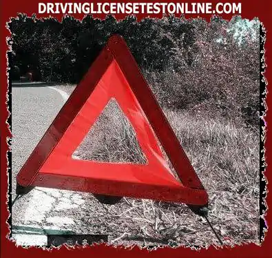I am broken down, I have just placed my danger triangle ; but can I also turn on my hazard lights to be better visible ?