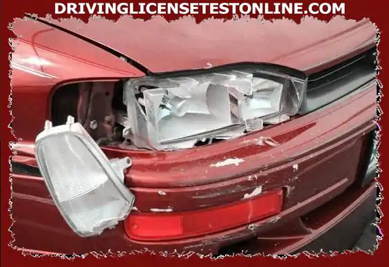 ’ Õnnetuse korral, mis on põhjustanud ainult materiaalset kahju, , liigub sõiduk :