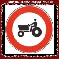 In the presence of the signal shown, the transit of agricultural machinery is allowed