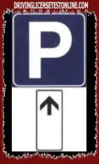 Il cartello ben visibile segnala l'inizio del parcheggio