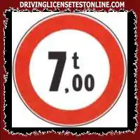 The sign shown prohibits the transit of vehicles longer than 7 meters