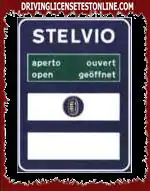 The signal shown allows to know the conditions of passability of the Stelvio pass