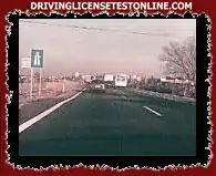 A l'autopista que s'observa en la fotografia, li està permès parar el vehicle que condueix si...