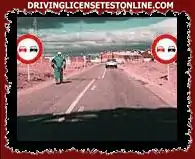 A partir de las dos señales verticales que se muestran en la imagen, se permite adelantar invadiendo el lado izquierdo de la carretera ?.