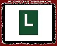 Cette plaque verte rectangulaire, située à l'arrière gauche d'un véhicule, indique que