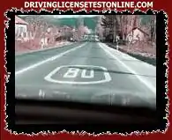在您行駛的車道上繪製的水平速度標誌告訴您 . . .