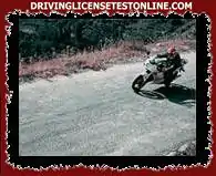 Du kör din motorcykel på tvåvägsvägen som visas på bilden . Vid vilken maximal hastighet...