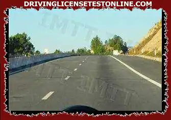 Sa mga highway, ang mga mabibigat na sasakyang pampasahero ay hindi maaaring lumagpas:
