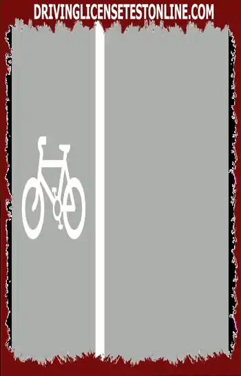 什么时候可以在用白实线标记的自行车道上开车或停车?