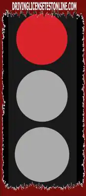 Je nadert verkeerslichten. Alleen het rode licht brandt. Welke reeks lichten zal hierna verschijnen?