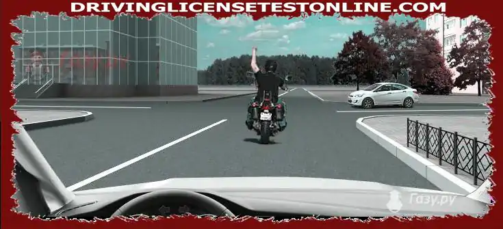 Този ръчен сигнал, подаден от мотоциклетиста, Ви информира: