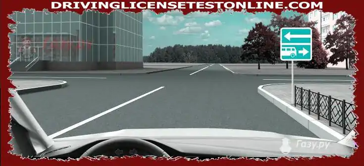 Dans quelles directions êtes-vous autorisé à continuer à conduire à l'intersection ?