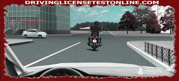 Šis rokas signāls, ko dod motociklists, informē jūs :