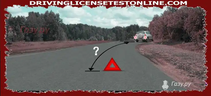 Kādā attālumā no transportlīdzekļa šajā situācijā jāparāda avārijas apstāšanās zīme ?