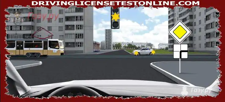 Vous avez l'intention de continuer à rouler tout droit . Quelle est votre réaction à un feu de circulation jaune clignotant ?