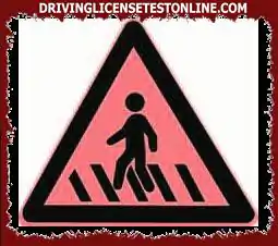 Այս նշանի իմաստը տրանսպորտային միջոցների վարորդներին զգուշացնելն է, որ առջևում կա հետիոտնային անցում: