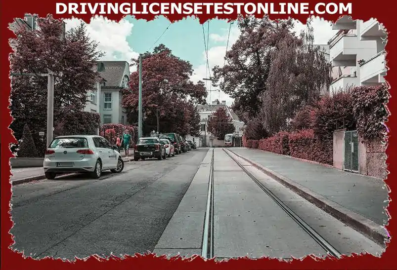 Voit pysäköidä ajoneuvosi tälle raitiovaunuradalle, kun raitiovaunulinja kulkee ?