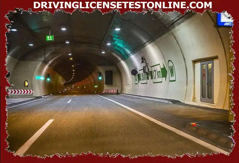 Co ukazují zelené symboly na stěně tunelu ?