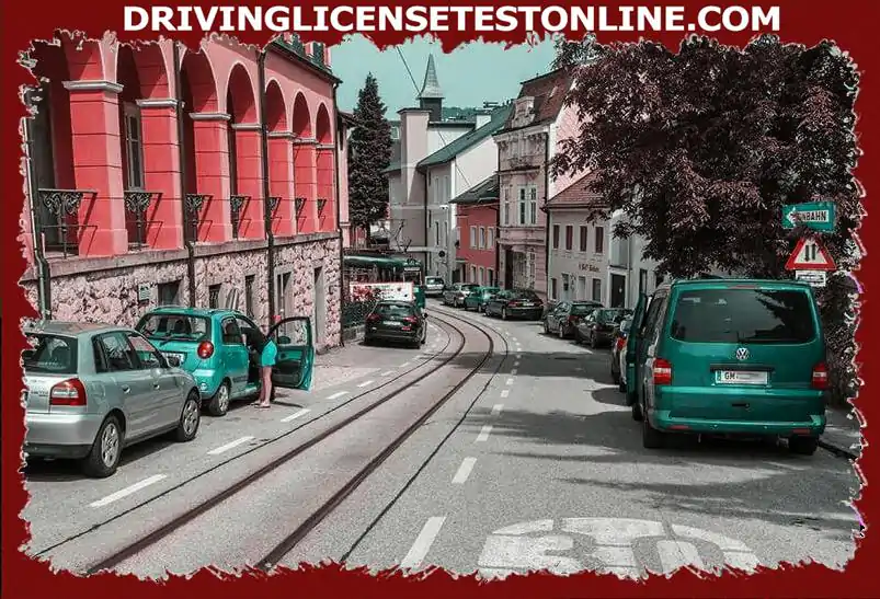 You are driving on a one-way street . What do you have to watch out for when swerving to the left ?