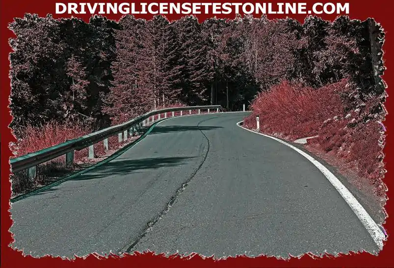 Which driving line do you choose with your motorcycle in this right-hand bend if you cannot clearly assess the course of the bend or the road surface ?