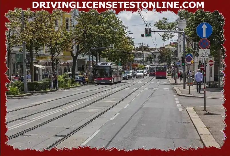 Hangi koşullar altında tramvay raylarını kullanmanıza izin verilmez ?