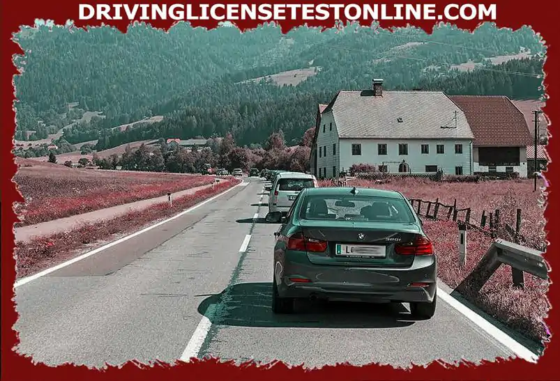 What dangers arise in this situation if you overtake ?