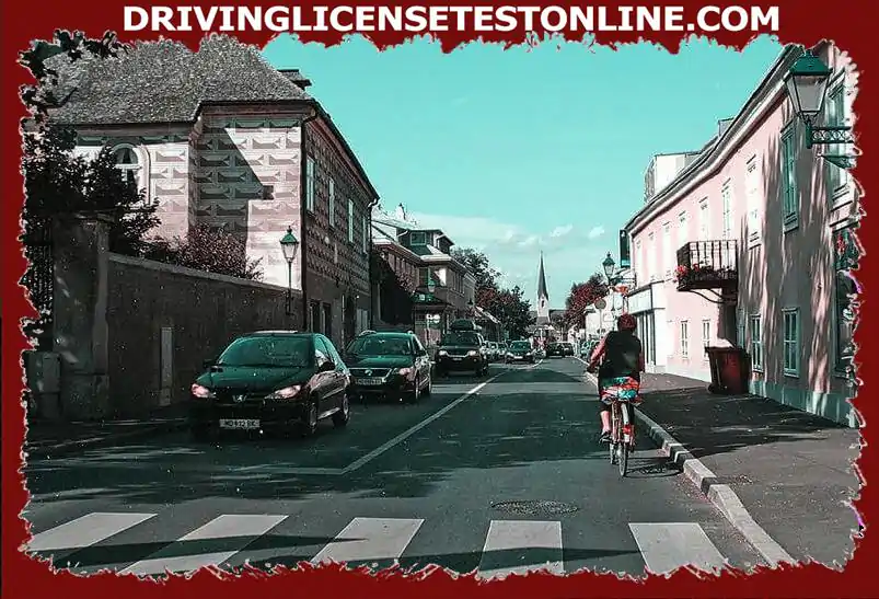 What is the minimum clearance between the sides to be able to overtake the cyclist safely ?