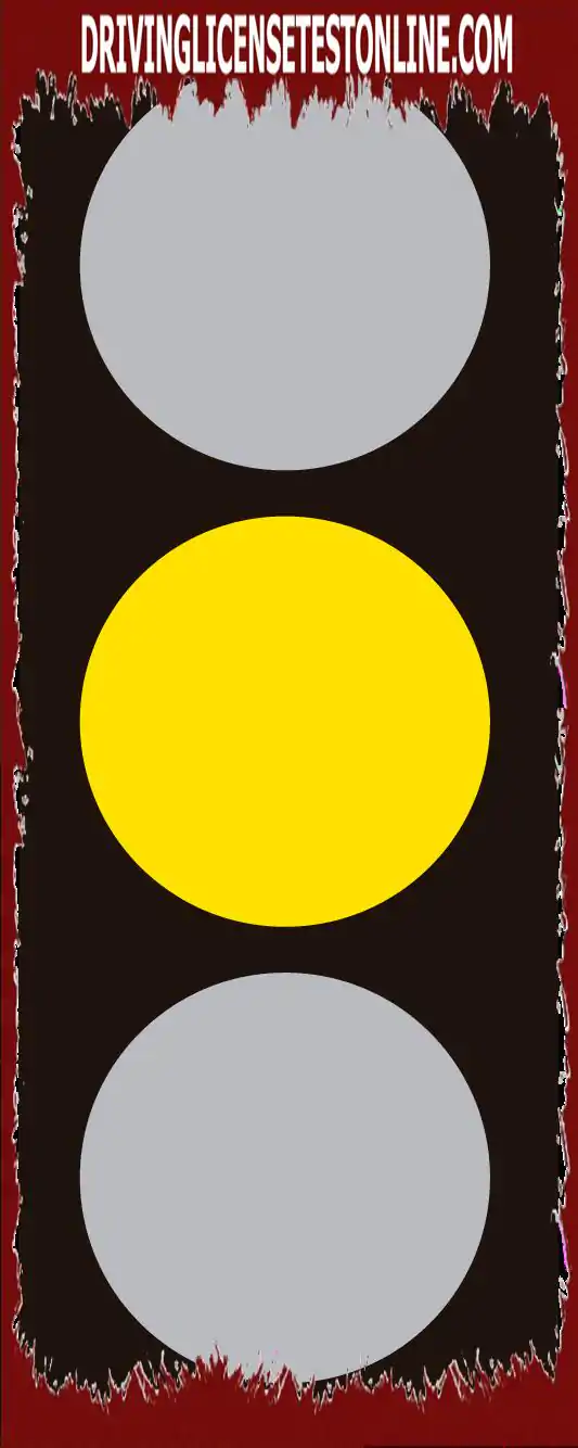 Anda melihat lampu lalu lintas kuning ini di depan. Lampu, atau lampu mana, yang akan...