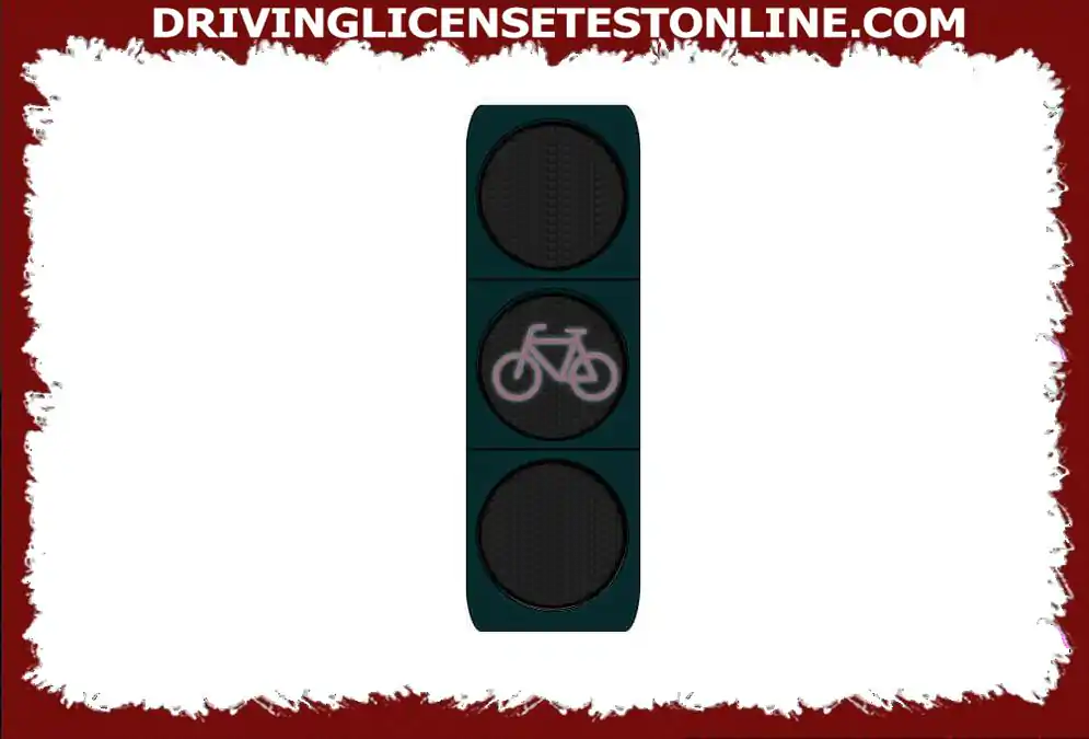 Which road users must obey this traffic light ?