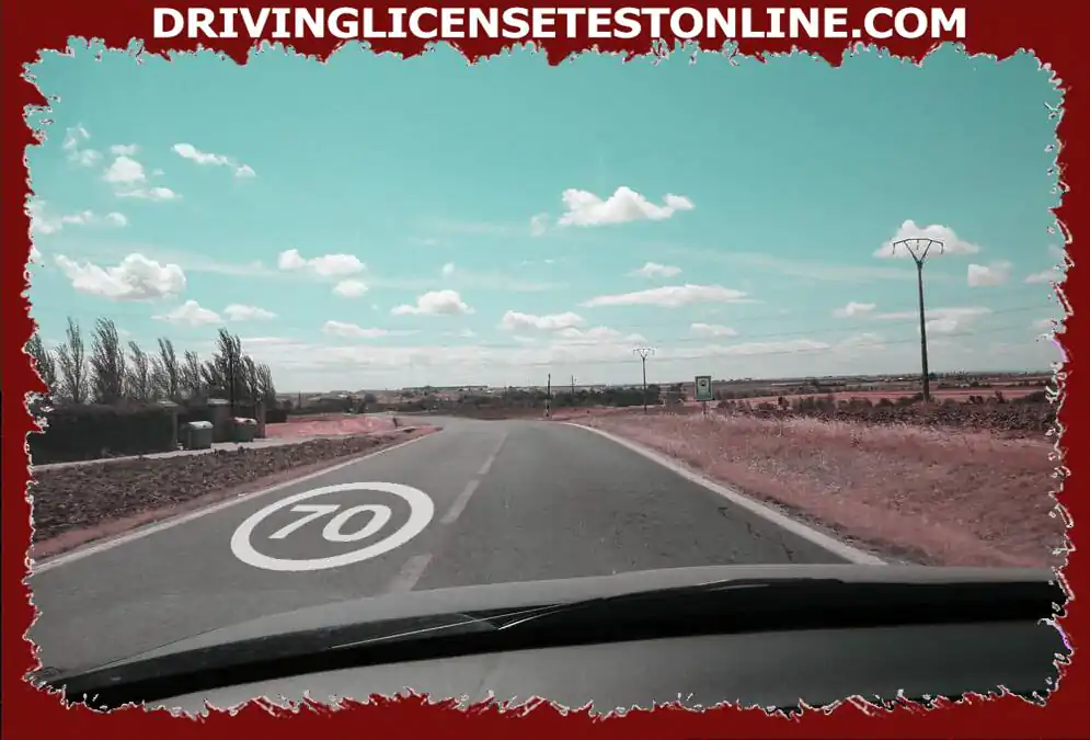 鉴于这些标志，允许以每小时90公里的速度在右侧车道上行驶?