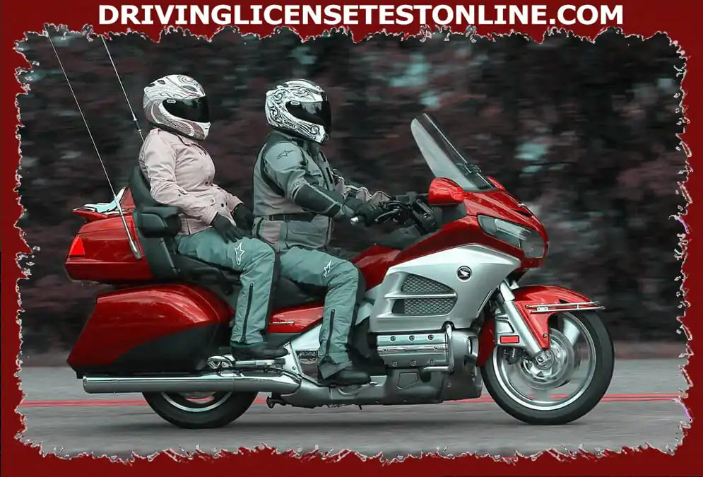 Con la moto en la imagen, el conductor realizará un viaje largo llevando un pasajero y el...