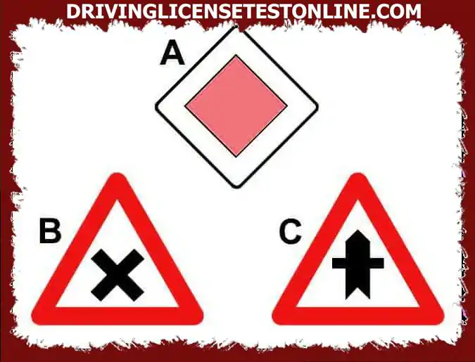 교차로에서 이 표지판 중 어느 것이 다른 차량에게 양보를 강요합니까 ?