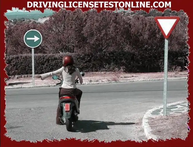 A cette intersection, ce conducteur est autorisé à prendre la direction indiquée avec son bras.