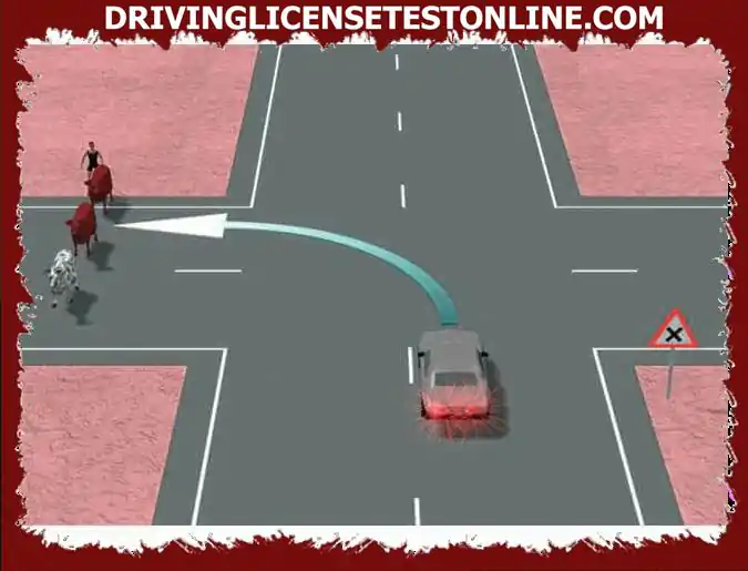 Na tomto križovatke má ktorý účastník cestnej premávky prednosť ?